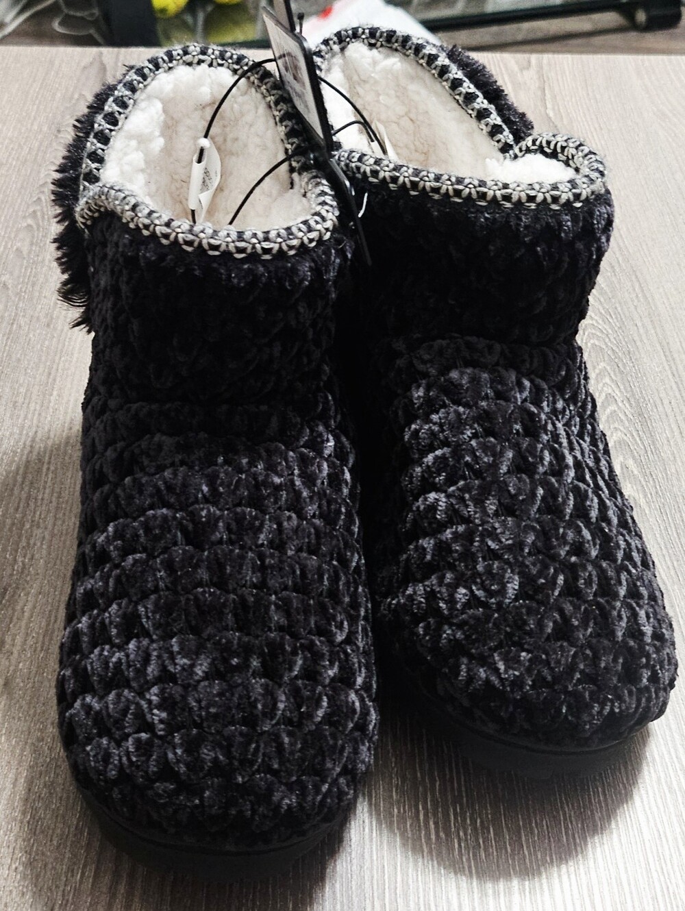 NWT Womens MUK LUKS Chenille Fur Bootie Slippers Black/Cream Size 7W